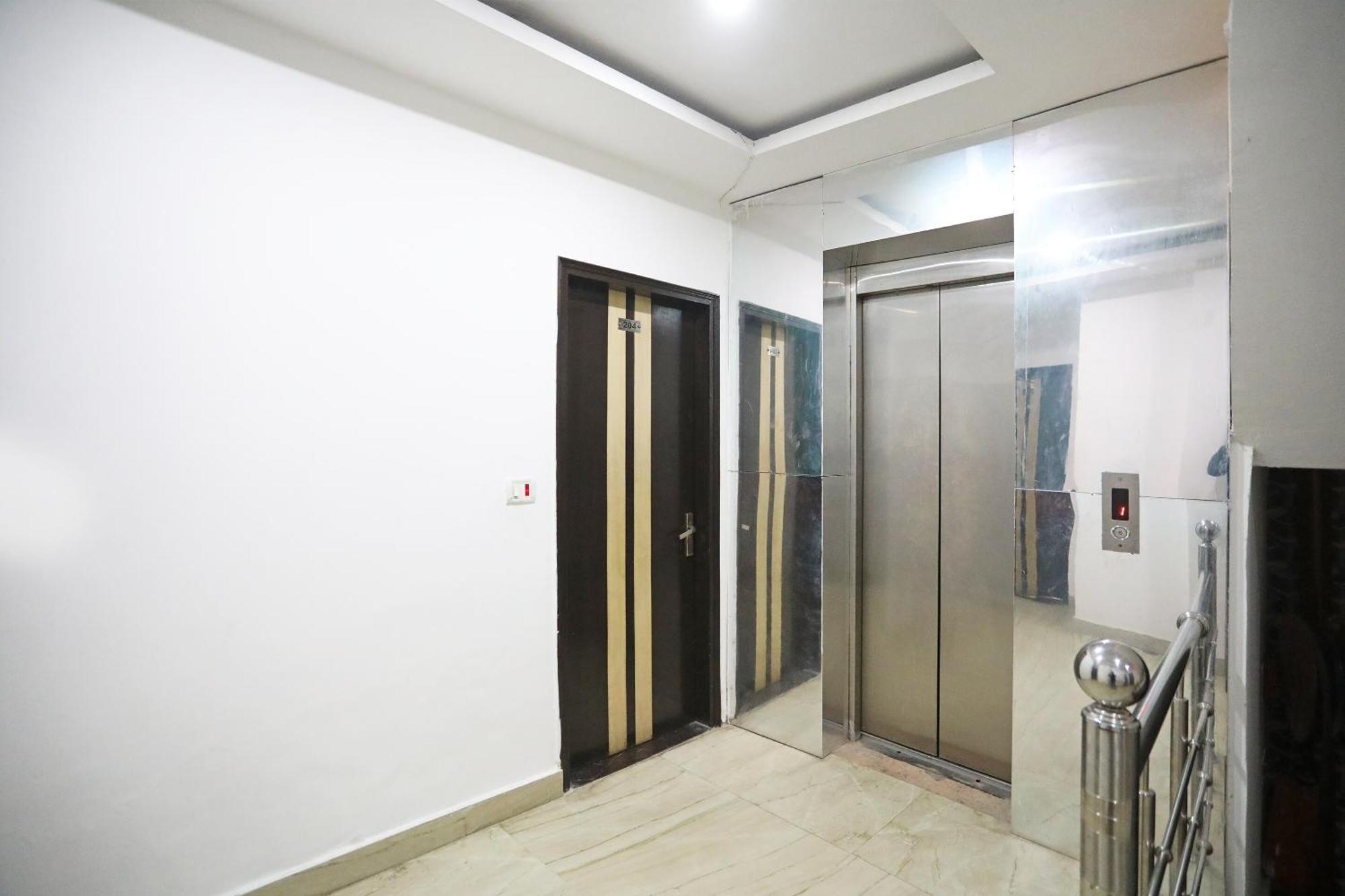 Hotel O Cg International Нью-Делі Екстер'єр фото